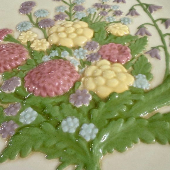 Atlantic Mold Pottery Wall Plaque, Hand-painted VINTAGE - Picture 2 of 8